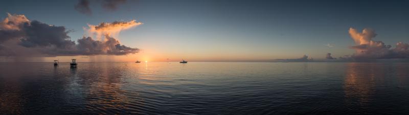 601440-landscape-sea-horizon-sunset-clouds-nature-boat-dual-display-multiple-display-panorama-wallpaper-resolution7680x2160.jpg